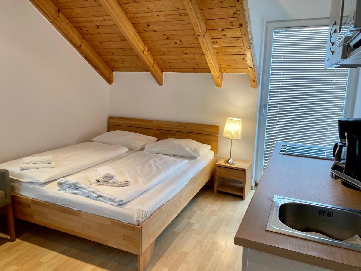 Ajo Balcony Lake View Studio Apartments - Self-Check-In Вена Экстерьер фото